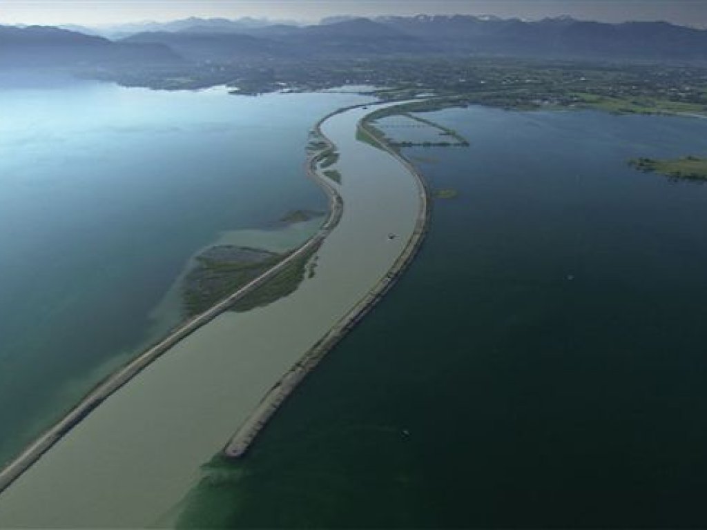 Der Alpenrhein mündet in den Bodensee