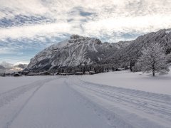 Winterwandern mit Blick auf die Kanisfluh